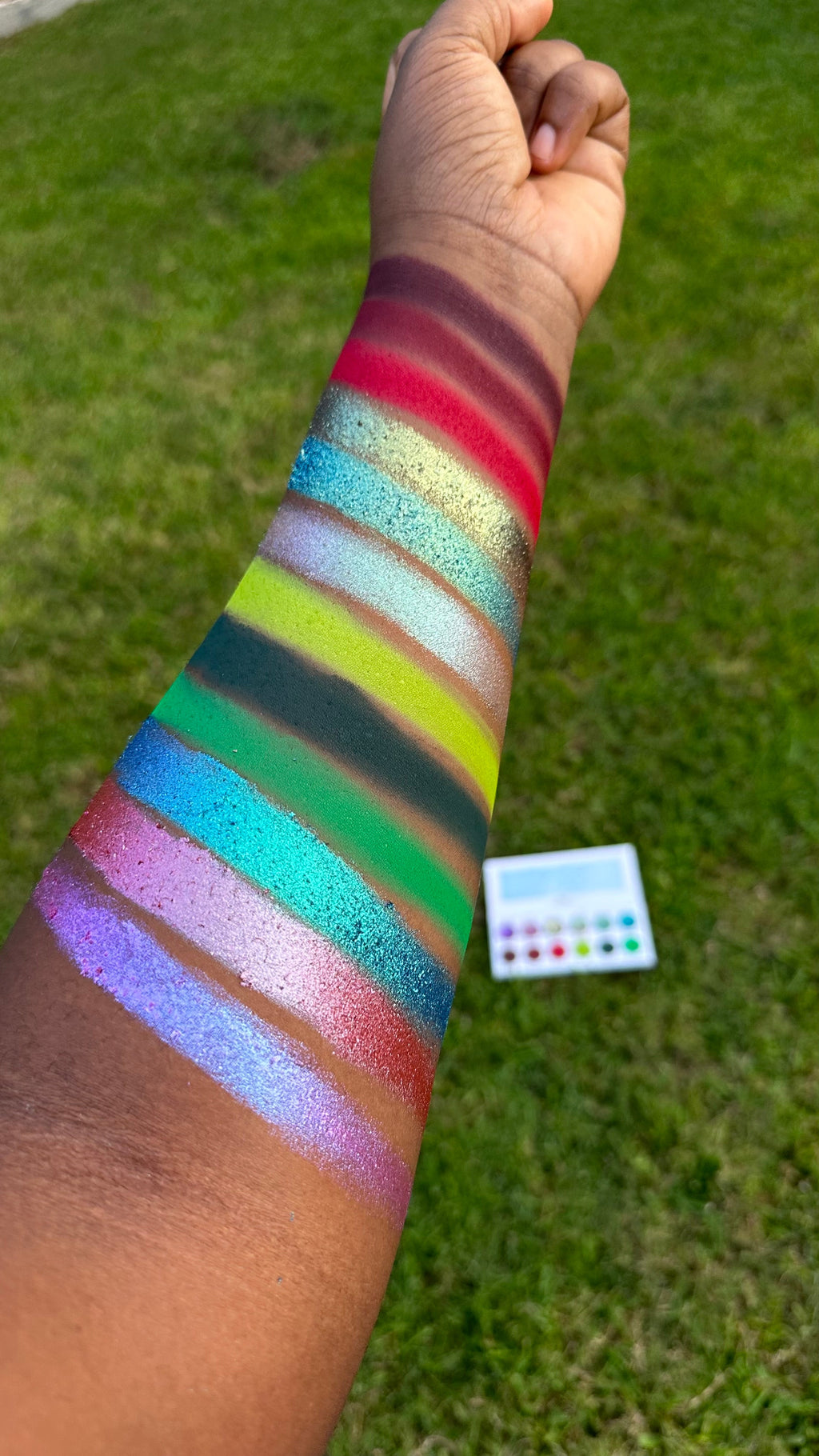 Jingle Bell Ruby Eyeshadow Palette (NON MAGNETIC)