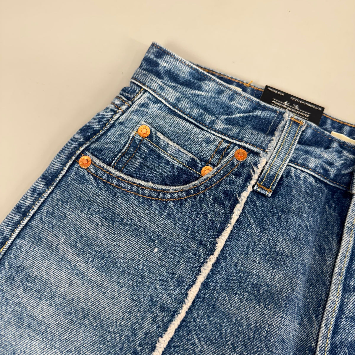 LEVIS Recrafted Icon Skirt Mid Rise Original Women's Sz 26 Novel Notion Med Wash